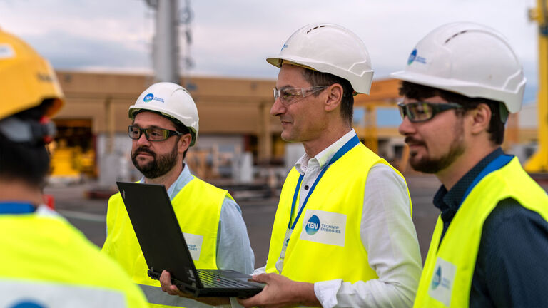 People on manufacturing site - Loading Systems (credits Slawek Kozdras)