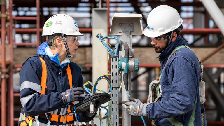 Man and woman working on site, Midor project