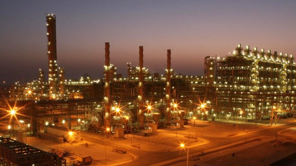 T.EN ethylene site lit up at night