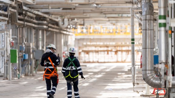 Image d'employés de Technip Energies sur site