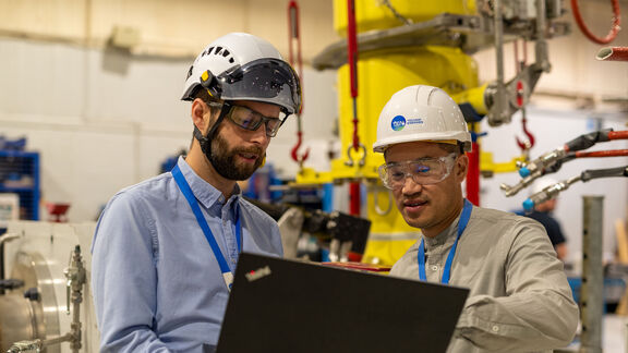Two people on manufacturing site - credits Slawek Kozdras